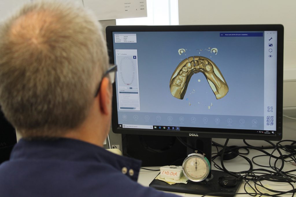 Crown & Bridge HQ Dental Laboratory